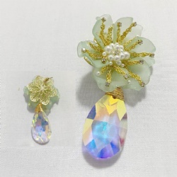 Asymmetrical flower teardrop earring