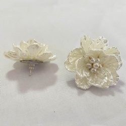 Multi layers petal flower stud earring