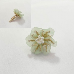 Mini green flower with rhinestone cufflink