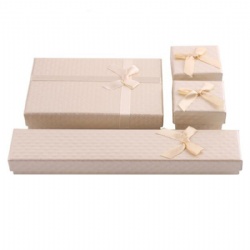 Beige jewelry box set